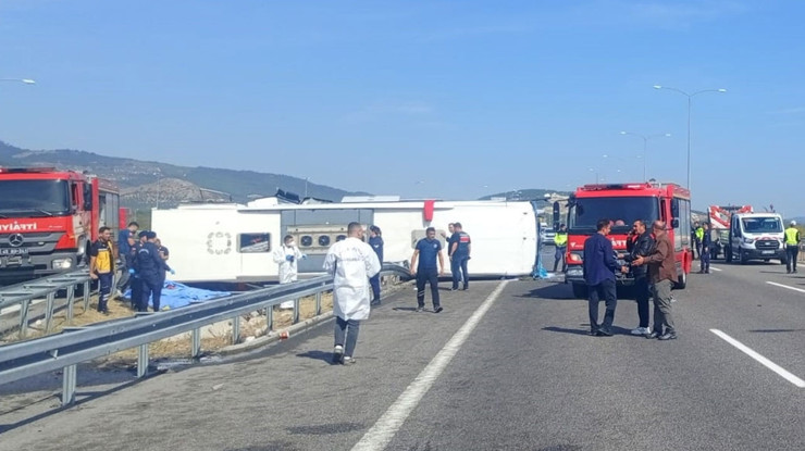 Manisa'da yolcu otobüsü ile çekici çarpıştı: 11 ölü, 27 yaralı