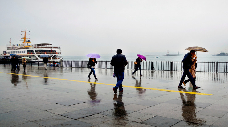 İstanbul'da eğitime bir gün ara verildi: Valilikten peş peşe tedbirler