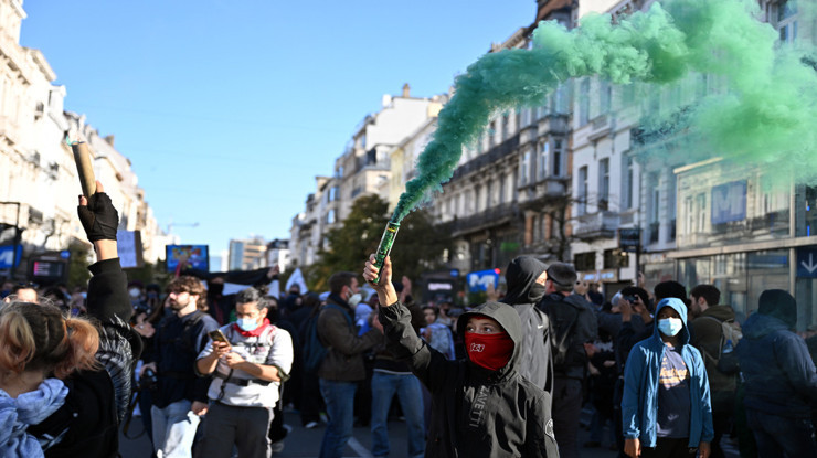 Avrupa'da protestolar kontrolden çıktı: Yüzlerce gözaltı, milyonlarca euro hasar