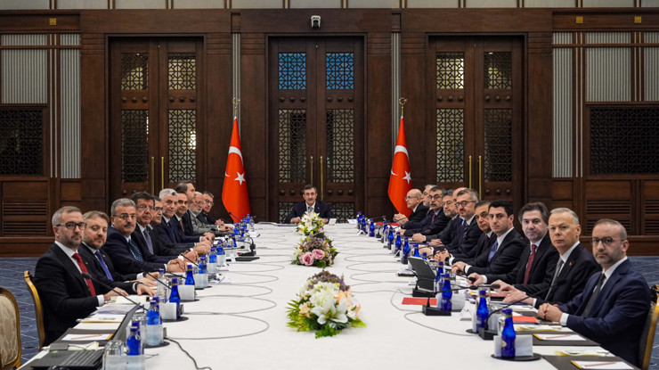 EKK toplantısı başladı: Masada 3 kritik başlık var