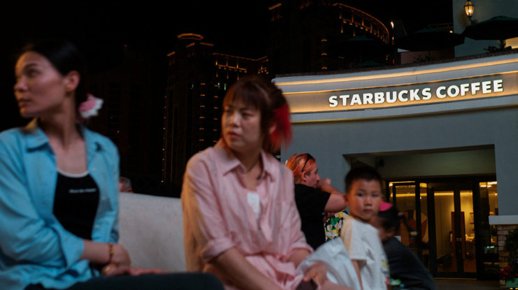 Starbucks'tan Çin'e özel uygulama: Yarın itibaren alışverişsiz oturmak yasak