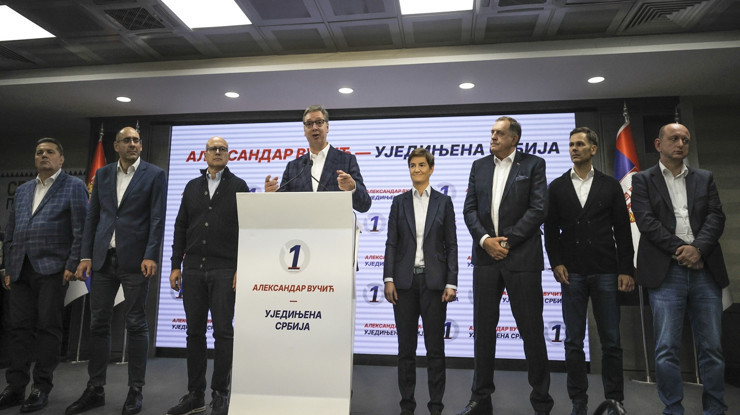 Sırbistan'da siyasi deprem: Vucic seçimi kaybettiğini duyurdu