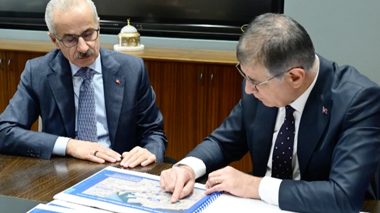 İzmir Körfezi’nin altından raylı sistem mi geçecek? İki dev proje masada