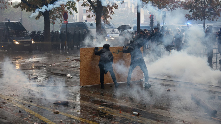 Protestolar ve geçim sıkıntısı Fransa'da tüketici güvenini vurdu: 13 yılın dibinde