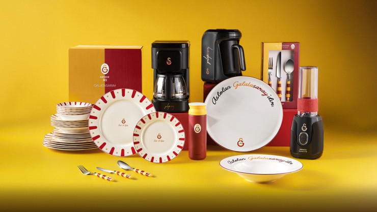 Karaca&rsquo;dan Taraftarlara &Ouml;zel Koleksiyon: B&uuml;y&uuml;k Takımların Ruhu Sofralara Taşınıyor - Resim : 1