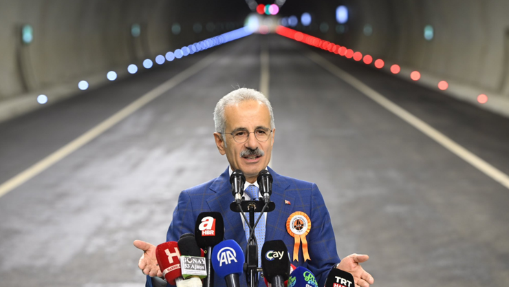 Ulaştırma ve Altyapı Bakanı Abdulkadir Uraloğlu