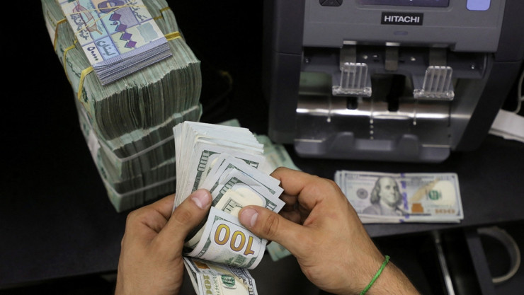 Doğunun İsviçresi'nin çöküşü! Tam 30 yıl sürdü, halk bankaları bastı - Resim : 1