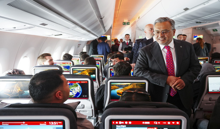 T&uuml;rk Hava Yolları 100 bin &ccedil;alışanının fotoğrafıyla giydirdiği 500. u&ccedil;ağını tanıttı - Resim : 2