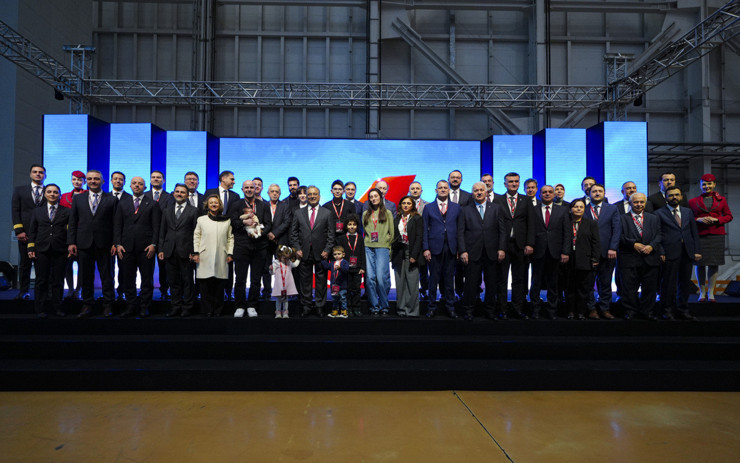 T&uuml;rk Hava Yolları 100 bin &ccedil;alışanının fotoğrafıyla giydirdiği 500. u&ccedil;ağını tanıttı - Resim : 6