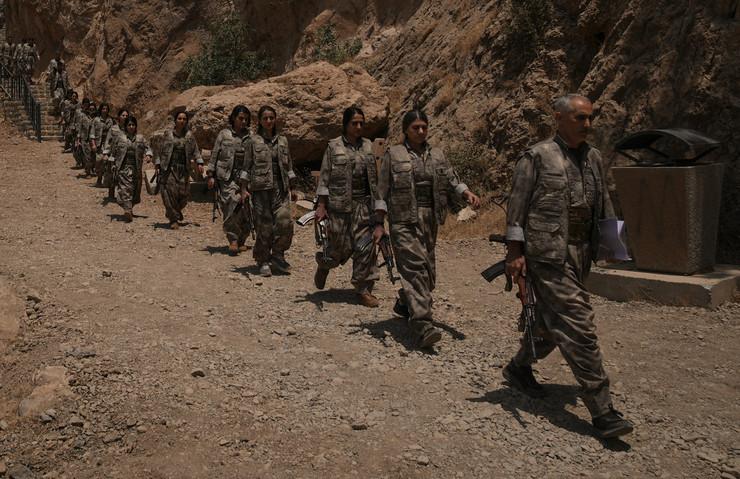 'Terörsüz Türkiye' sürecinde kritik gün: Terör örgütü PKK'dan bir grup silahlarını imha etti - Resim : 2