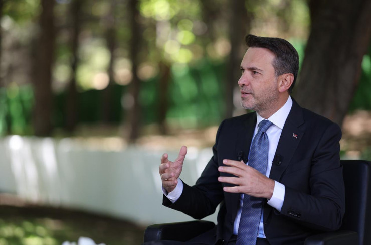 Enerji ve Tabii Kaynaklar Bakanı Alparslan Bayraktar, CNBC-e canlı yayınında Türkiye'nin enerji gündemi ve COP31 evsahipliğine dair son gelişmeler hakkında bilgi verdi.