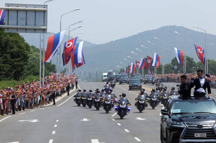 Putin 24 yıl sonra Kuzey Kore'ye gitti - Resim : 1