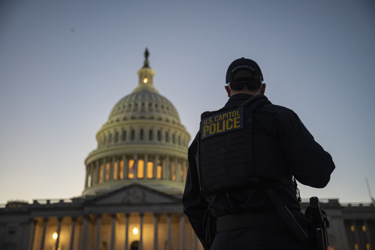 ABD tarihinde bir ilk: 1,4 milyon kişi maaşsız, sosyal yardımlar ve hava trafiği çökmek üzere - Resim : 3