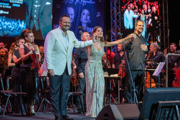 Bodrum'da unutulmaz gece! Limak'ın 50. yılında MB Başkanı Karahan'ın kızı Mira sahneye çıktı - Resim : 3