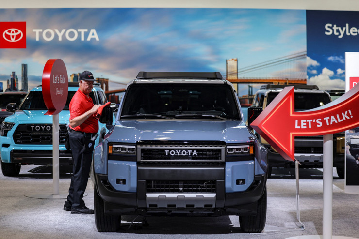Toyota'da "yakıt sızıntısı" alarmı: 105 binden fazla Land Cruiser geri çağrıldı - Resim : 1