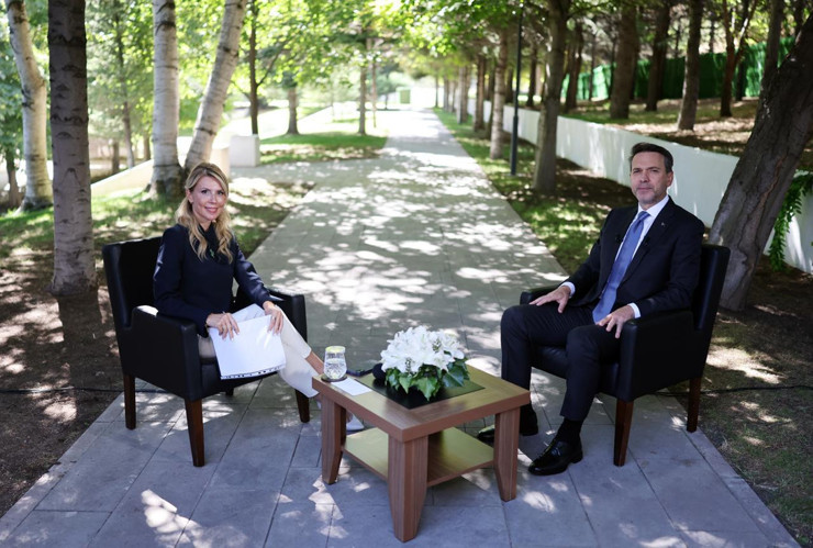 Elif Saygılıer'in sorularını yanıtlayan Bakan Bayraktar "Batı Karadeniz'de petrol hedefli yeni bir sondaja yakın zamanda başlanacak." dedi.