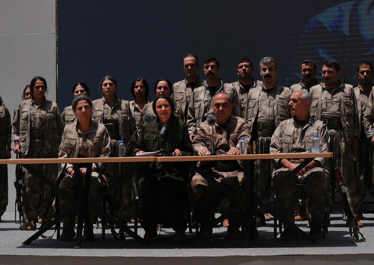 'Terörsüz Türkiye' sürecinde kritik gün: Terör örgütü PKK'dan bir grup silahlarını imha etti - Resim : 1