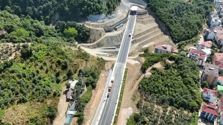 Yalova-Armutlu yolunda yeni dönem: Seyahat süresi yarıya indi - Resim: 1