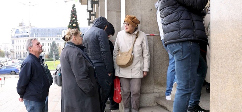 Bulgaristan Merkez Bankası'nın önünde madeni Euro kuyruğu - Resim: 4