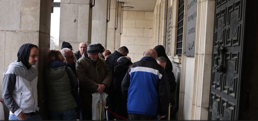 Bulgaristan Merkez Bankası'nın önünde madeni Euro kuyruğu - Resim: 2