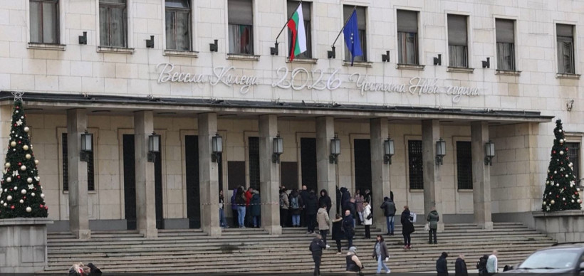 Bulgaristan Merkez Bankası'nın önünde madeni Euro kuyruğu - Resim: 1