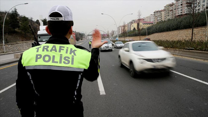 Trafik cezalarının artırılmasına yönelik yeni kanun teklifi: Yarış, sahte plaka ve saldırgan davranışa 5 binden 180 bin liraya kadar para cezası - Resim: 9