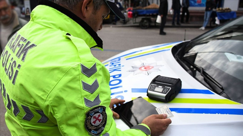 Trafik cezalarının artırılmasına yönelik yeni kanun teklifi: Yarış, sahte plaka ve saldırgan davranışa 5 binden 180 bin liraya kadar para cezası - Resim: 5