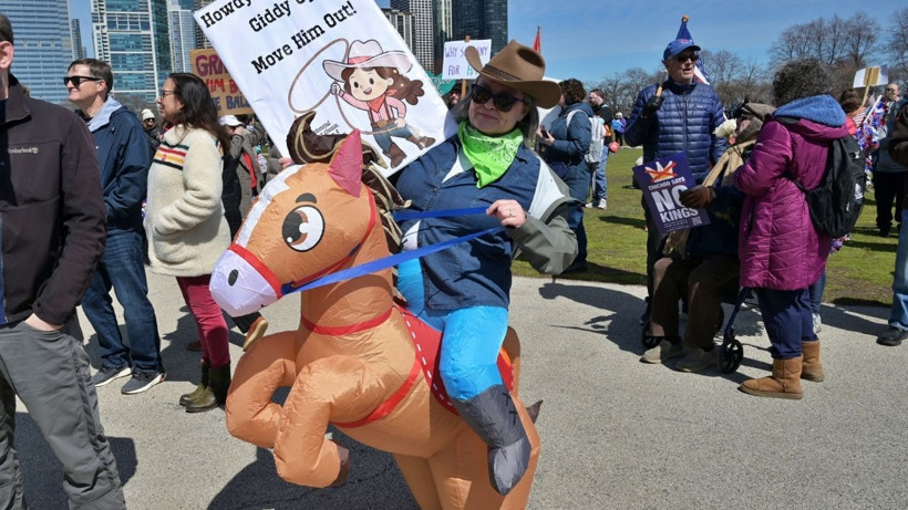 ABD'de Trump karşıtı "Krallara Hayır" gösterileri: Milyonlarca insan meydanları doldurdu - Resim: 9