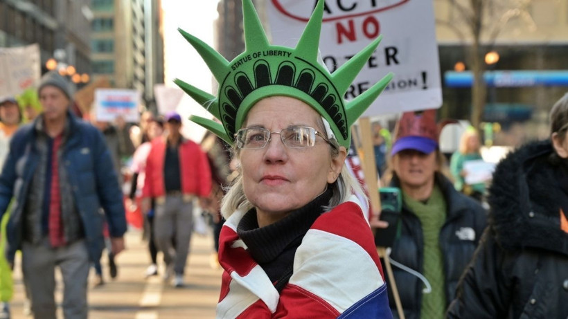 ABD'de Trump karşıtı "Krallara Hayır" gösterileri: Milyonlarca insan meydanları doldurdu - Resim: 8