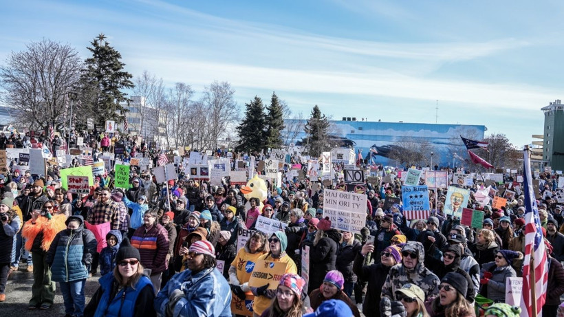 ABD'de Trump karşıtı "Krallara Hayır" gösterileri: Milyonlarca insan meydanları doldurdu - Resim: 19