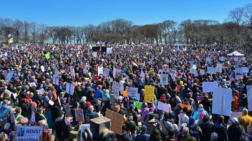 ABD'de Trump karşıtı "Krallara Hayır" gösterileri: Milyonlarca insan meydanları doldurdu - Resim: 11