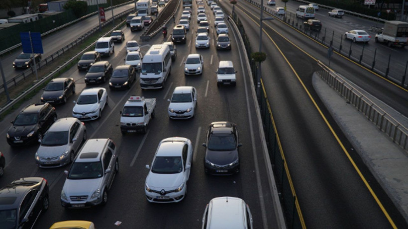 Zorunlu trafik sigortasında ağustos tarifesi açıklandı: Riskli sürücüler ve ticari araçlarda prim yükü arttı - Resim: 1