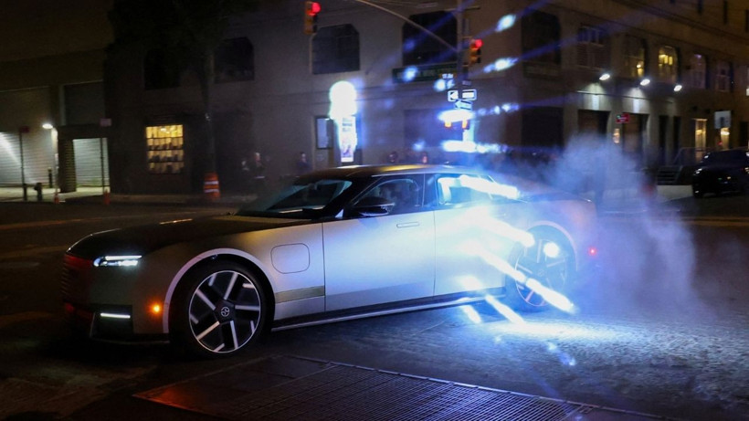 Jaguar'ın elektrikli lüks otomobilinin fiyatı belli oldu! 1000 beygirin üzerinde güç - Resim: 2