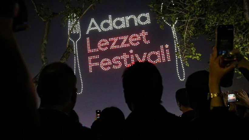 Adana Lezzet Festivali'nde "lezzetli" gösteri: Gökyüzü dronlarla bezendi - Resim: 2