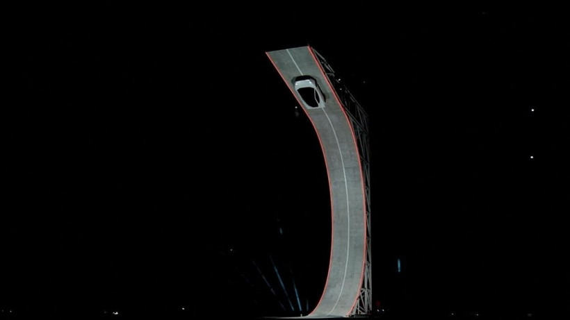 Tesla 'uçan otomobil'i tanıttı! Roadster için tarih belli oldu - Resim: 4