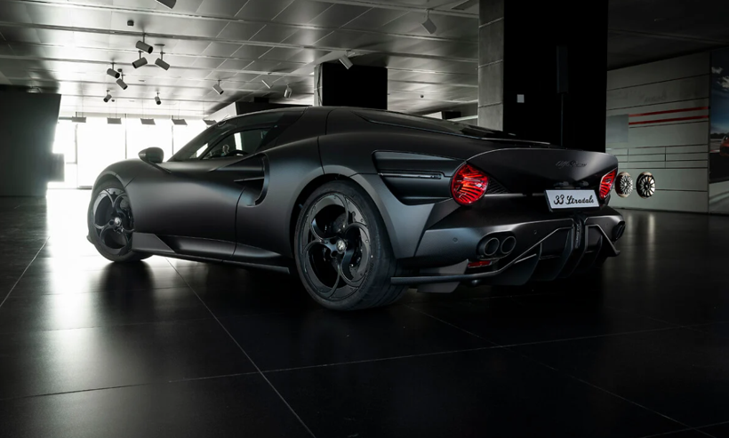 Sadece 1 adet üretildi: Alfa Romeo 33 Stradale "Perla Nera" görücüye çıktı - Resim: 3
