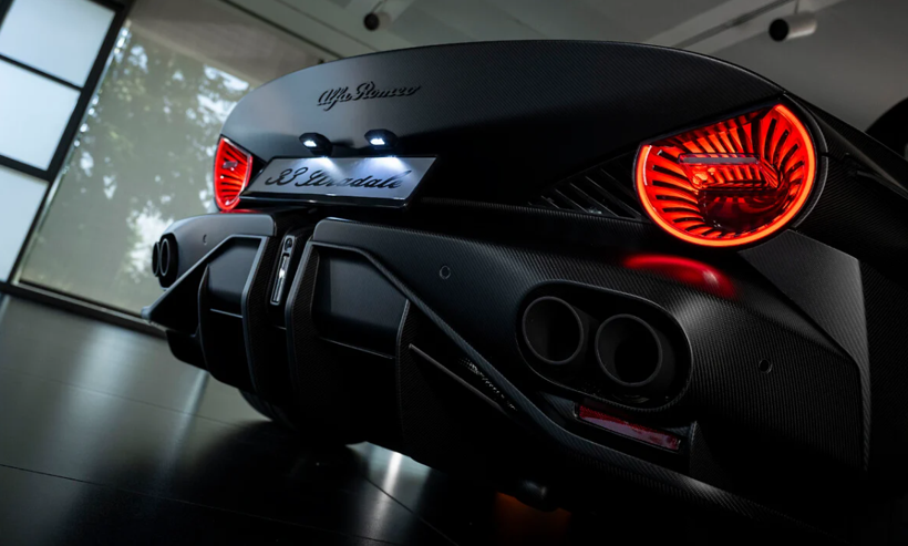Sadece 1 adet üretildi: Alfa Romeo 33 Stradale "Perla Nera" görücüye çıktı - Resim: 5