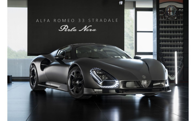 Sadece 1 adet üretildi: Alfa Romeo 33 Stradale "Perla Nera" görücüye çıktı - Resim: 1