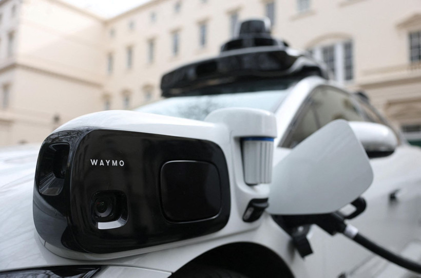 Bir ayda ikinci geri çağırma dalgası: Robotaksiler uyarıyı görmeyip inşaat alanına daldı - Resim: 4