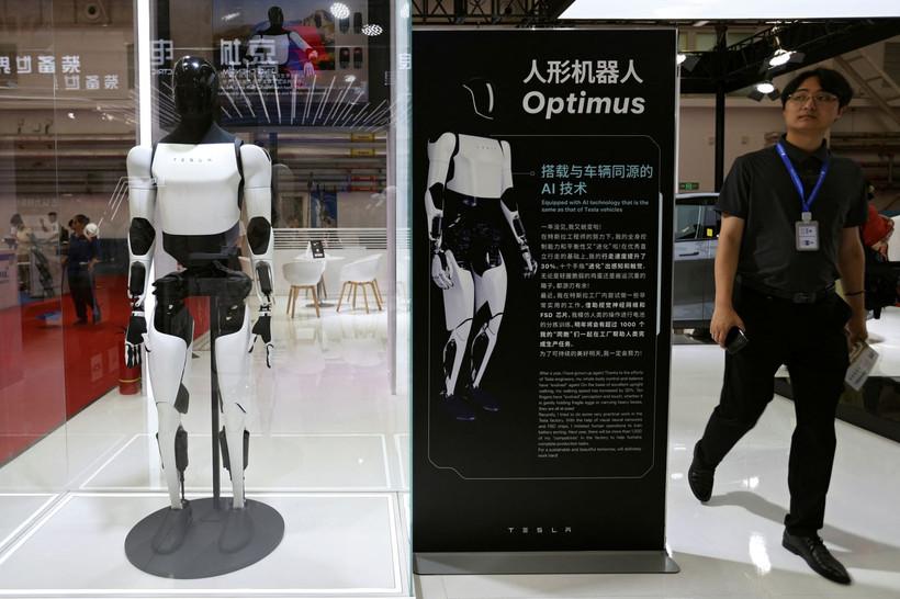 Elon Musk'ın robotu Optimus bir fiyaskoya mı koşuyor: Tesla tesisinde elsiz robot stoğu artıyor! - Resim: 2