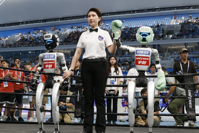 Çin'de Dünya İnsansı Robot Oyunları: 500’den fazla robot atletizmden futbola, dans gösterilerinden kick boksa hünerlerini sergiledi - Resim: 3