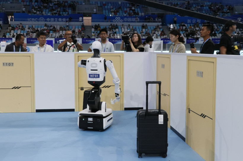 Çin'de Dünya İnsansı Robot Oyunları: 500’den fazla robot atletizmden futbola, dans gösterilerinden kick boksa hünerlerini sergiledi - Resim: 2