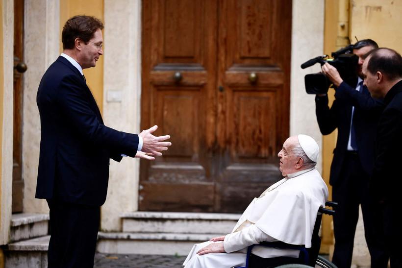 Yüzde 100 elektrikli yeni Papamobil, Papa Francis'e teslim edildi - Resim: 5