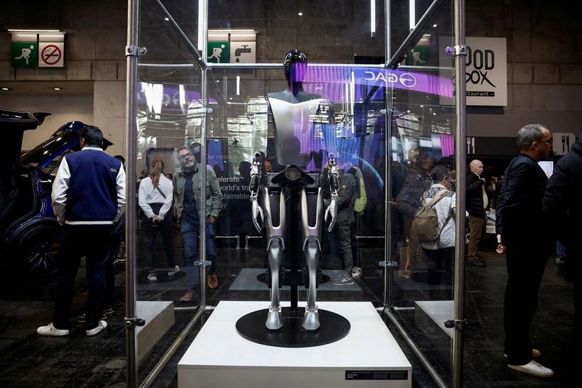 Elon Musk'ın robotu Optimus bir fiyaskoya mı koşuyor: Tesla tesisinde elsiz robot stoğu artıyor! - Resim: 4