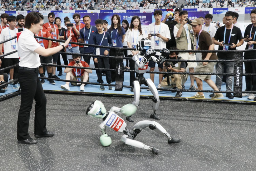 Çin'de Dünya İnsansı Robot Oyunları: 500’den fazla robot atletizmden futbola, dans gösterilerinden kick boksa hünerlerini sergiledi - Resim: 1