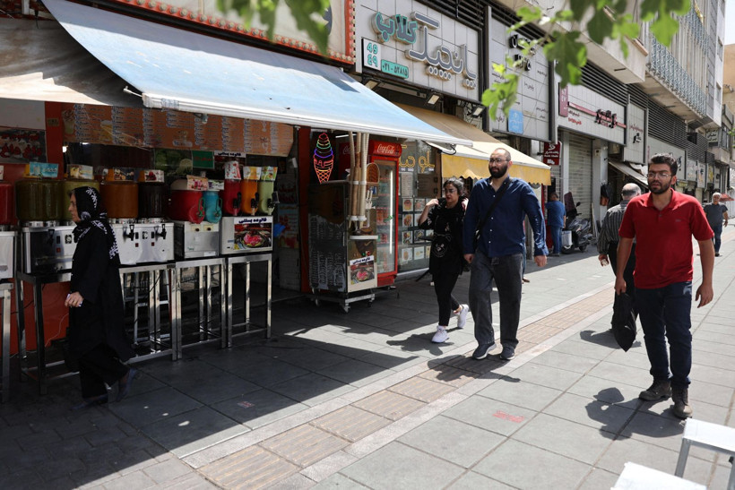 İran'da ekonomik kriz derinleşiyor: Gökyüzünden füzeler, mutfakta yangın! - Resim: 2