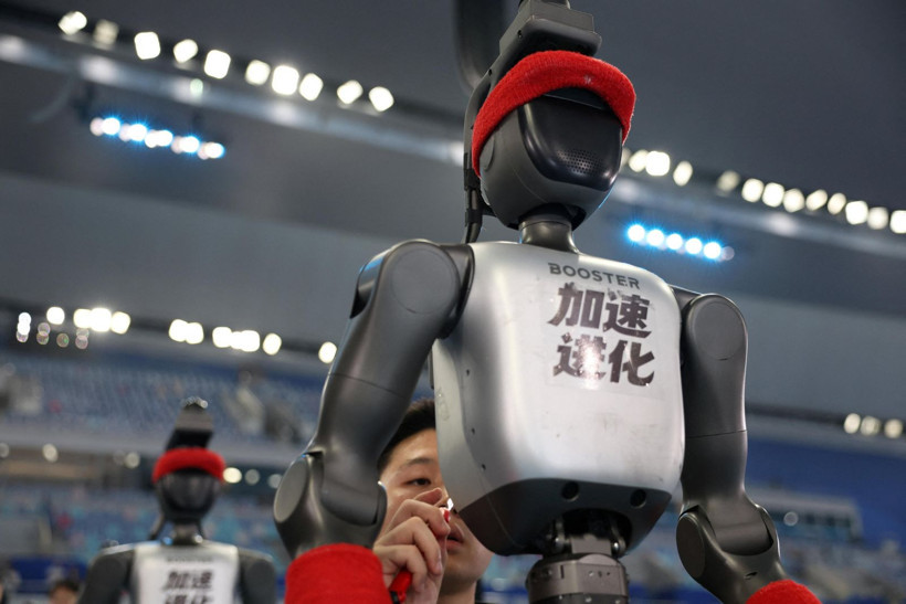 Finişi gördüler ama duramadılar! Bolt’un rekorunu kıran robotlar sedyeyle taşındı - Resim: 6