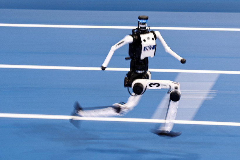 Finişi gördüler ama duramadılar! Bolt’un rekorunu kıran robotlar sedyeyle taşındı - Resim: 2