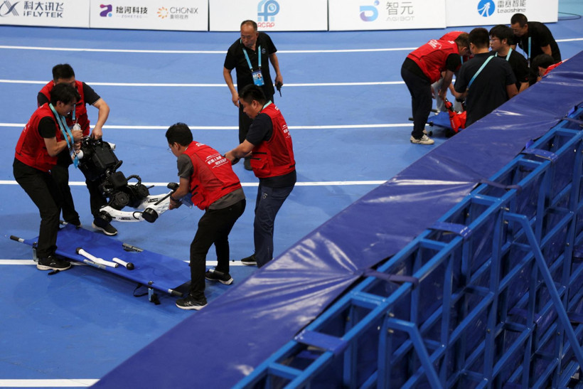 Finişi gördüler ama duramadılar! Bolt’un rekorunu kıran robotlar sedyeyle taşındı - Resim: 4