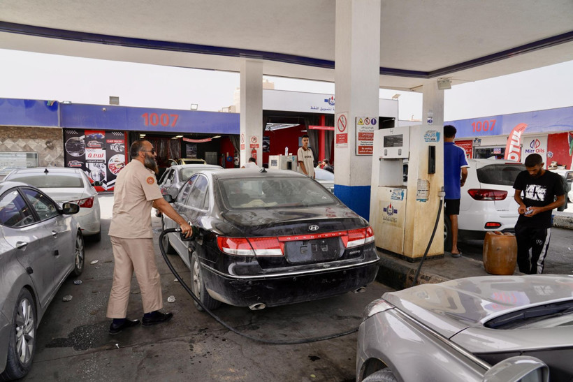 Petrol zengini ülkede benzin krizi! Kuyruklar 10 gündür erimiyor - Resim: 4